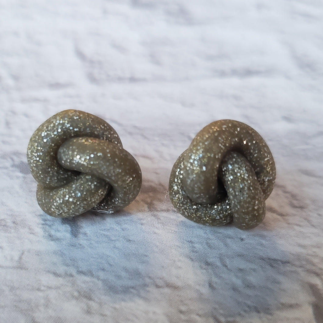 Knot stud earrings